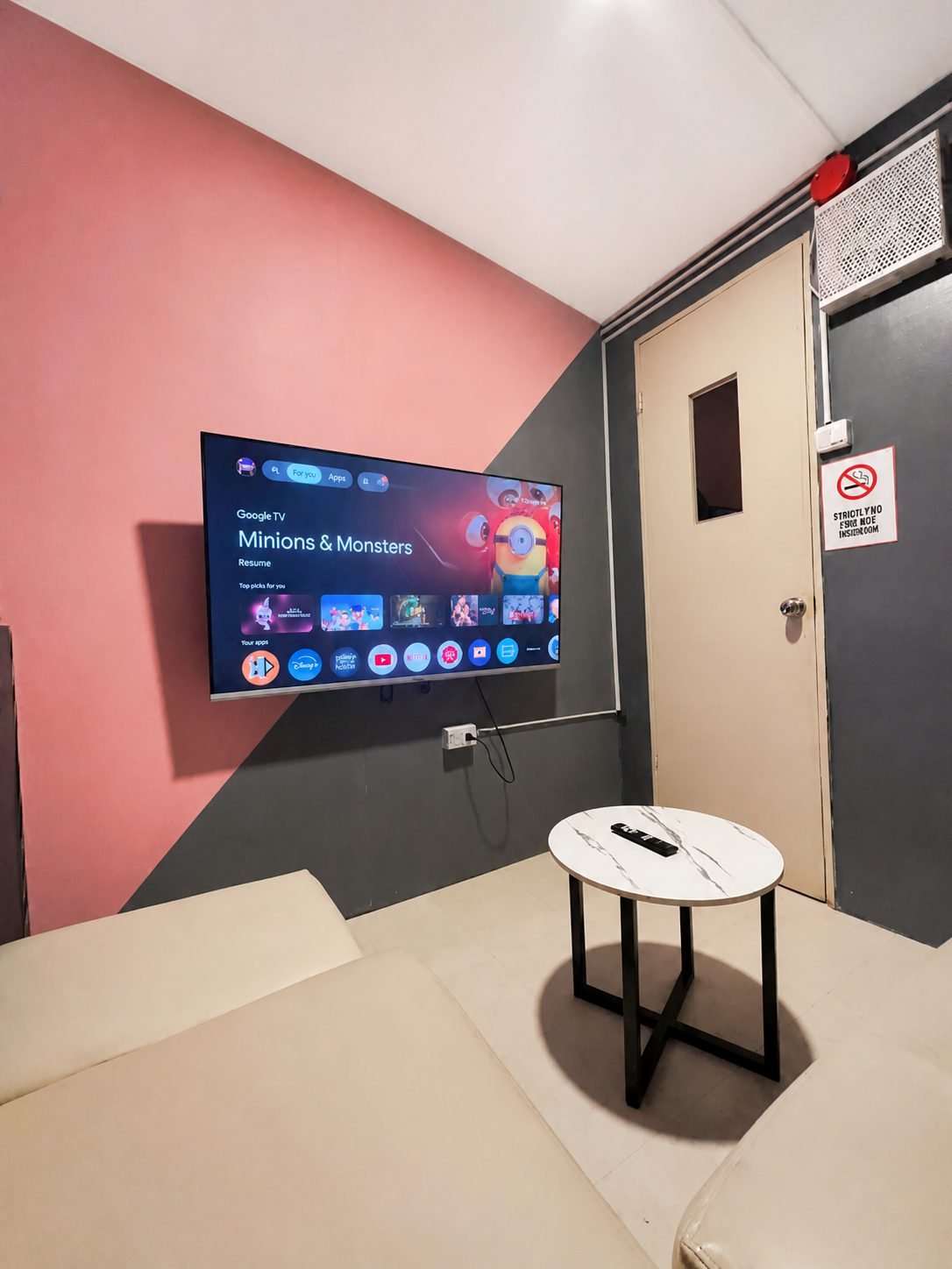 Room 3 interior view 1